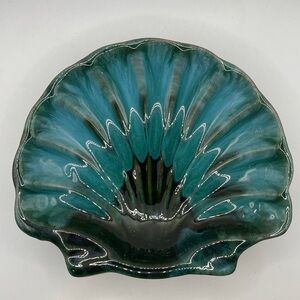 Elegant Blue Mountain Pottery Shell-Shaped Decorative Bowl